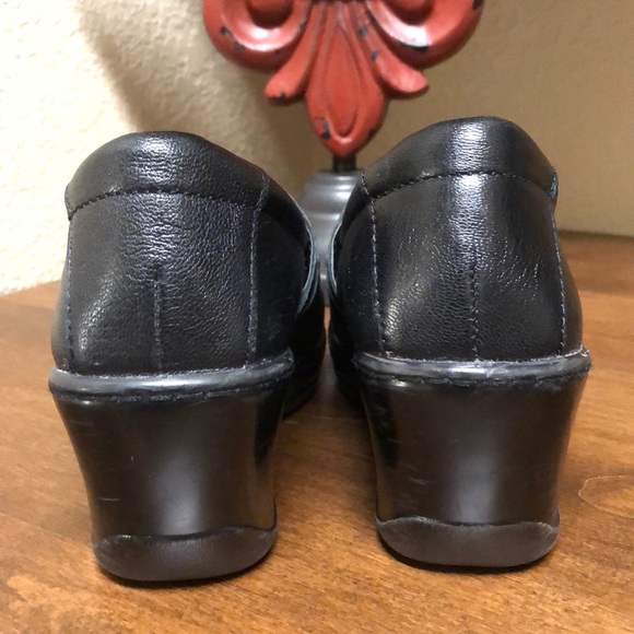 Shoes - Picture 4 of 4